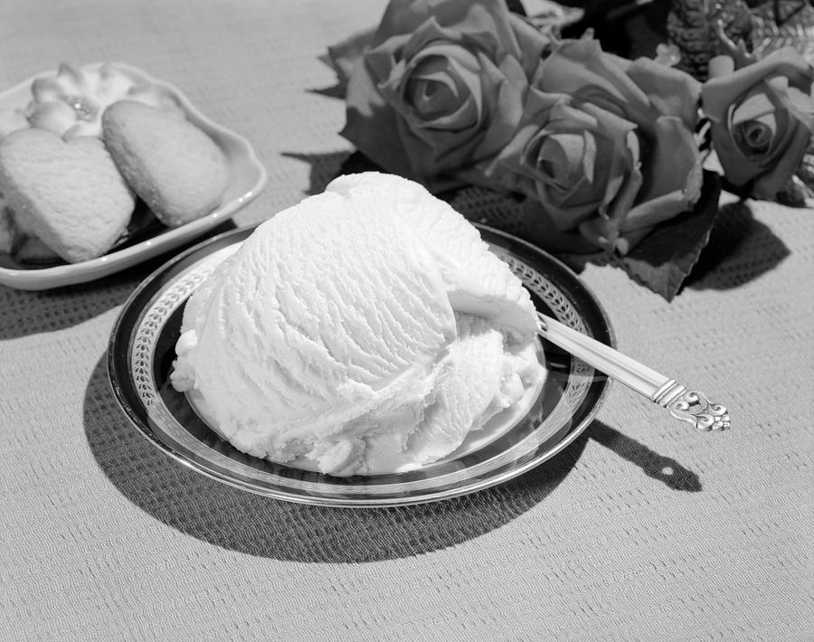 1950s Vanilla Ice Cream And Cookies Roses Photograph by Panoramic Images