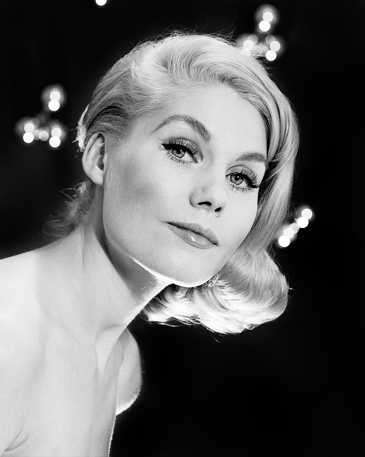 1960s Portrait Glamorous Blonde Woman With High Fashion Makeup Hair