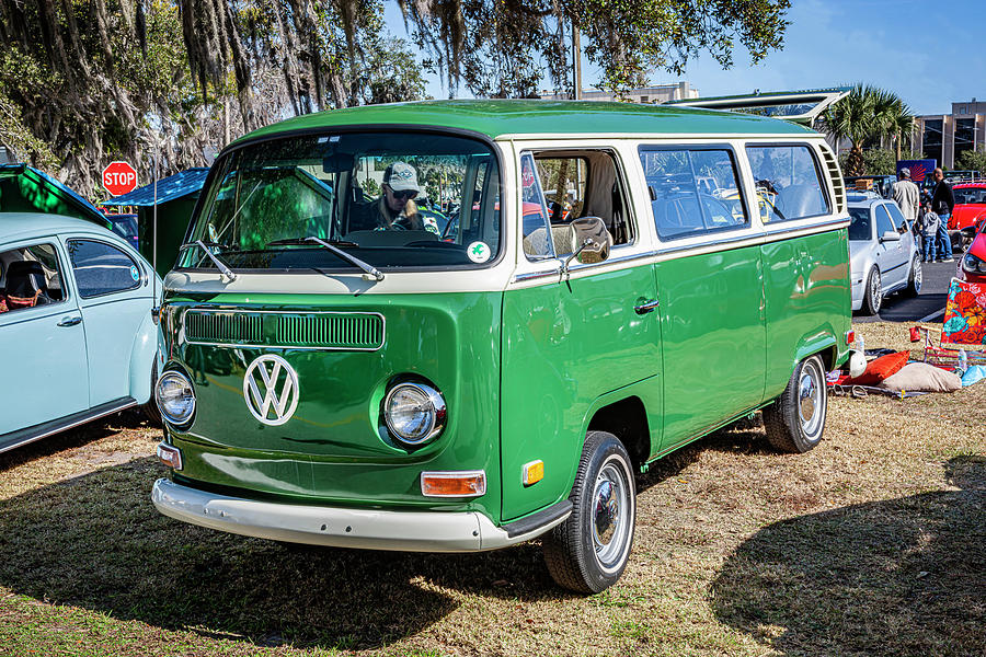 1971 Volkswagen Bus Transporter X100 Photograph by Rich Franco