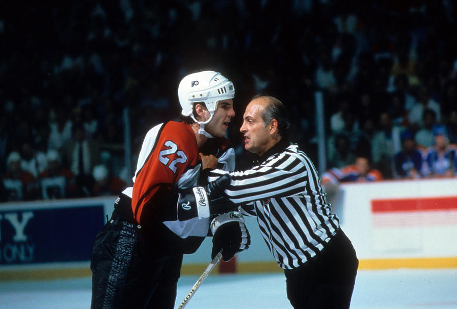 1987 Stanley Cup Finals:  Edmonton Oilers v Philadelphia Flyers Photograph by B Bennett