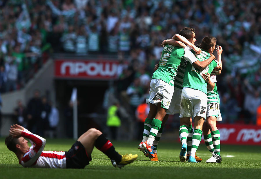 Brentford v Yeovil Town - npower League One Play Off Final #2 Photograph by Mark Thompson