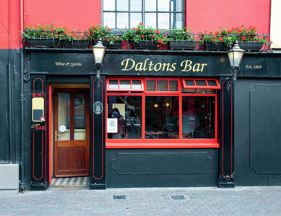 Daltons Bar - Kinsale, Ireland Photograph by Denise Strahm
