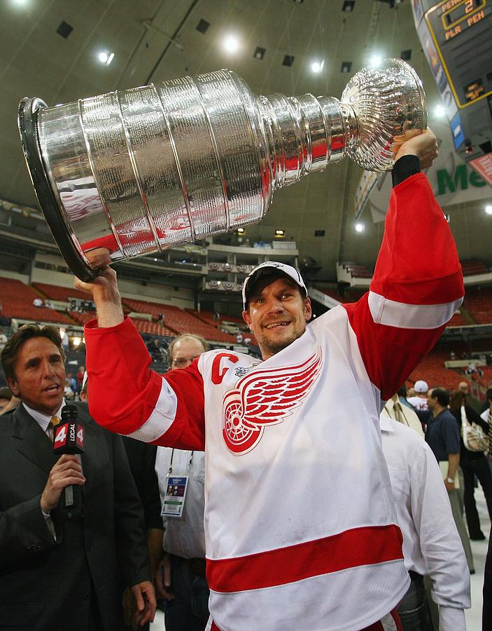 Detroit Red Wings v Pittsburgh Penguins - Game Six #2 Photograph by Bruce Bennett Detroit Red Wings v Pittsburgh Penguins - Game Six #2 Photograph by Bruce Bennett