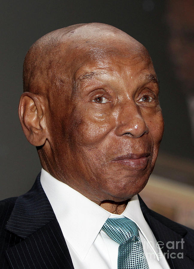 Ernie Banks Photograph by Mike Zarrilli Ernie Banks Photograph by Mike Zarrilli