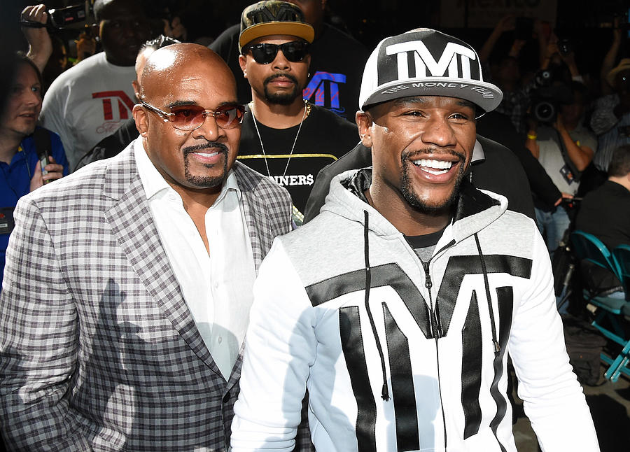 Floyd Mayweather Jr. v Manny Pacquiao - Mayweather Arrival #2 Photograph by Ethan Miller