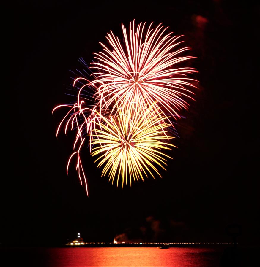 Fourth of July Fireworks on the Beach Photograph by Linda Fretwell