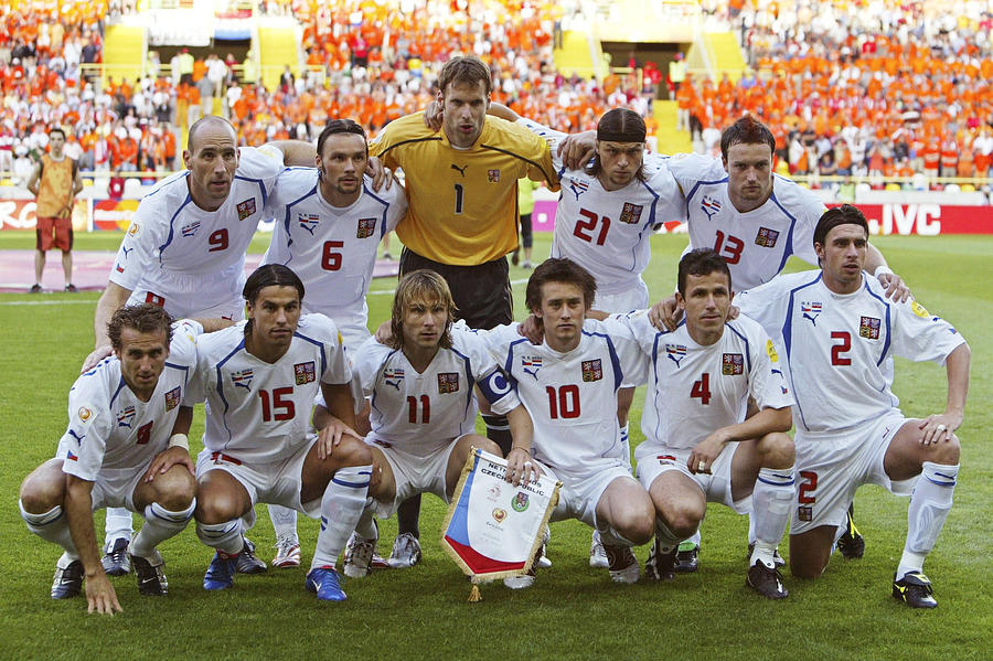 Fussball: EM 2004 in Portugal, NED-CZE #2 Photograph by Andreas Rentz