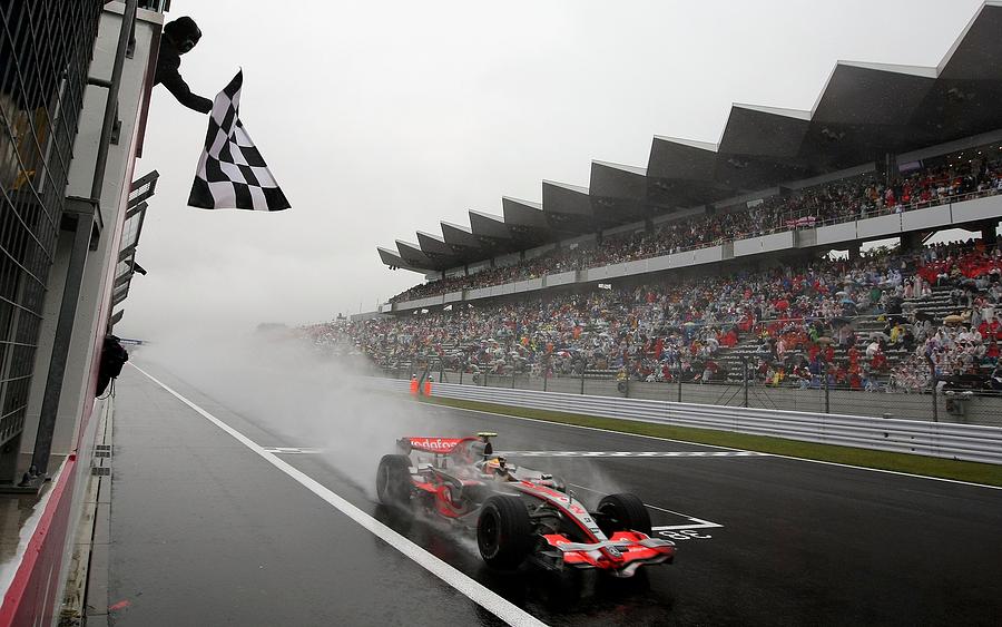 Japanese Formula One Grand Prix: Race #2 Photograph by Clive Mason