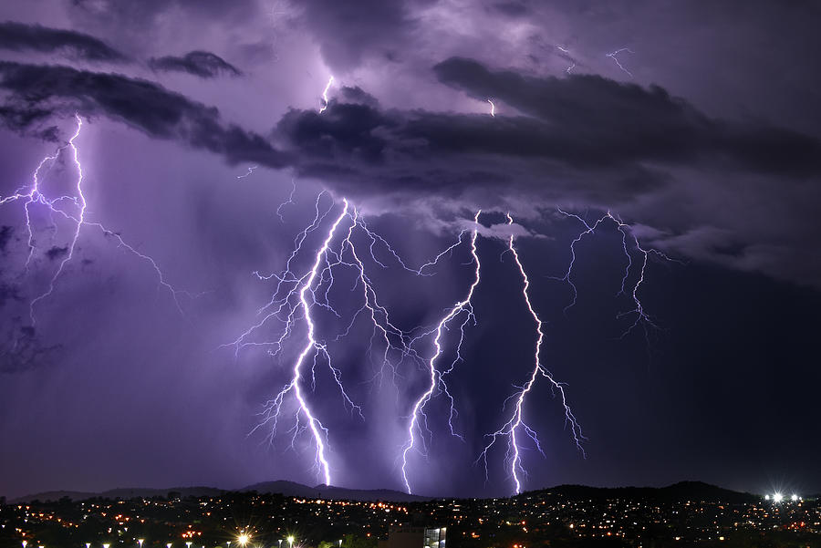 https://images.fineartamerica.com/images/artworkimages/mediumlarge/3/2-lightning-bolt-over-brisbane-australia-matthew-drinkall.jpg