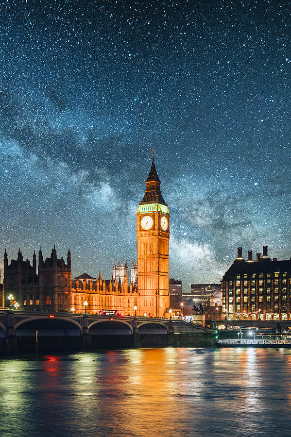 London under the stars #2 Photograph by MarioGuti