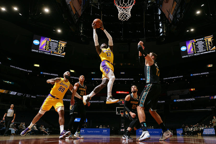 Los Angeles Lakers v Memphis Grizzlies Photograph by Joe Murphy