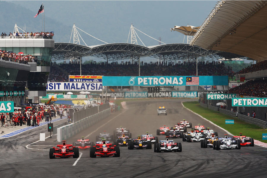 Malaysian Formula One Grand Prix: Race #2 Photograph by Clive Mason