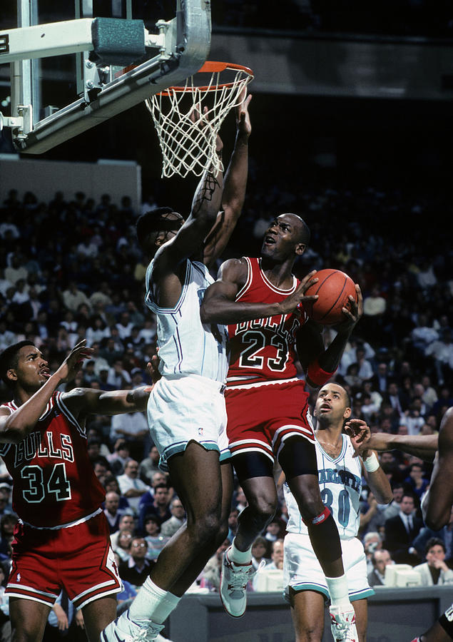 jordan wearing black metallic 5