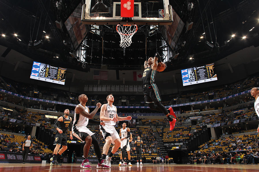 Play-In Tournament - San Antonio Spurs v Memphis Grizzlies Photograph by Joe Murphy