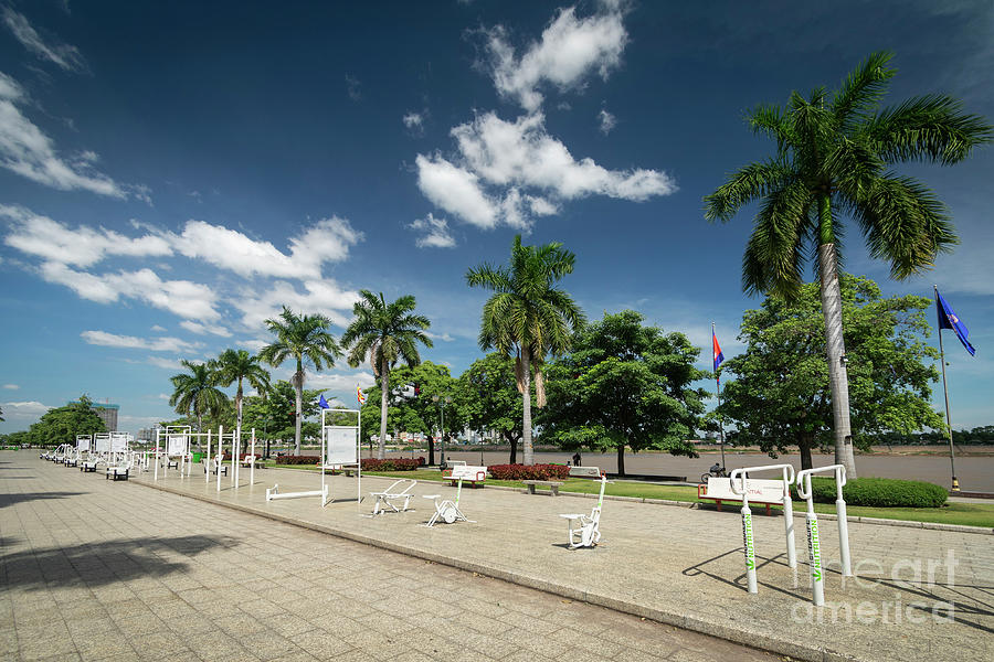 Riverside Pedestrian Promenade Of Central Phnom Penh City In Cam ...