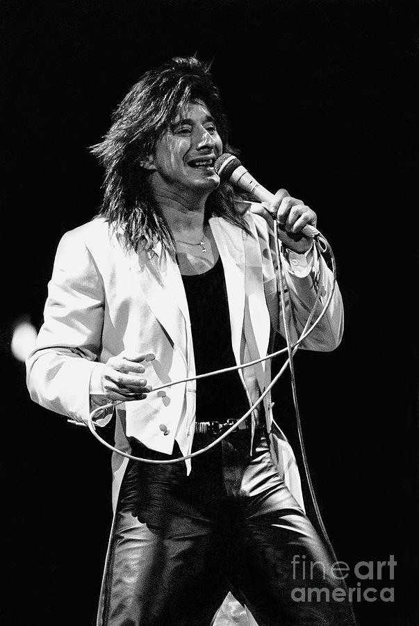 steve perry performing with journey