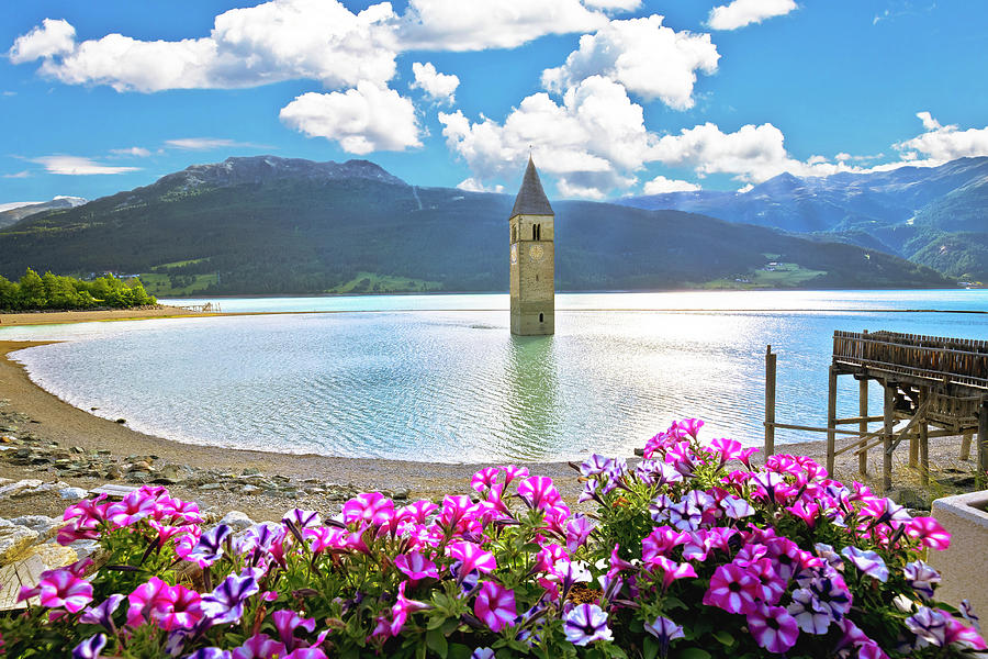 Submerged Bell Tower Of Curon Venosta Or Graun Im Vinschgau On L ...