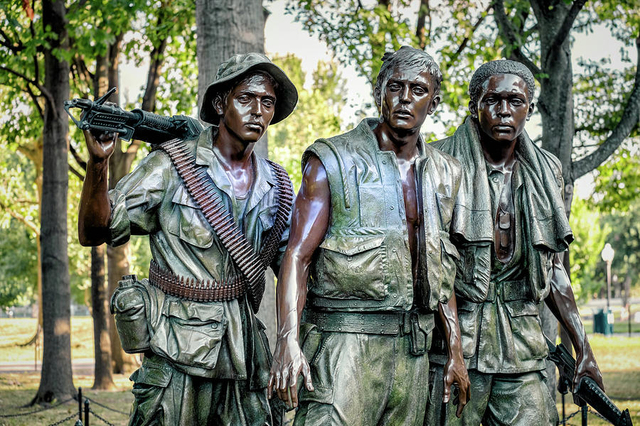 The Three Soldiers statue on the Vietnam Veterans Memorial Photograph ...