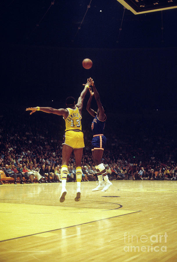 Willis Reed and Wilt Chamberlain #2 Photograph by Wen Roberts