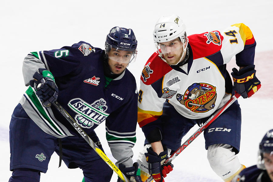 2017 Memorial Cup - Erie Otters v Seattle Thunderbirds Photograph by Dennis Pajot