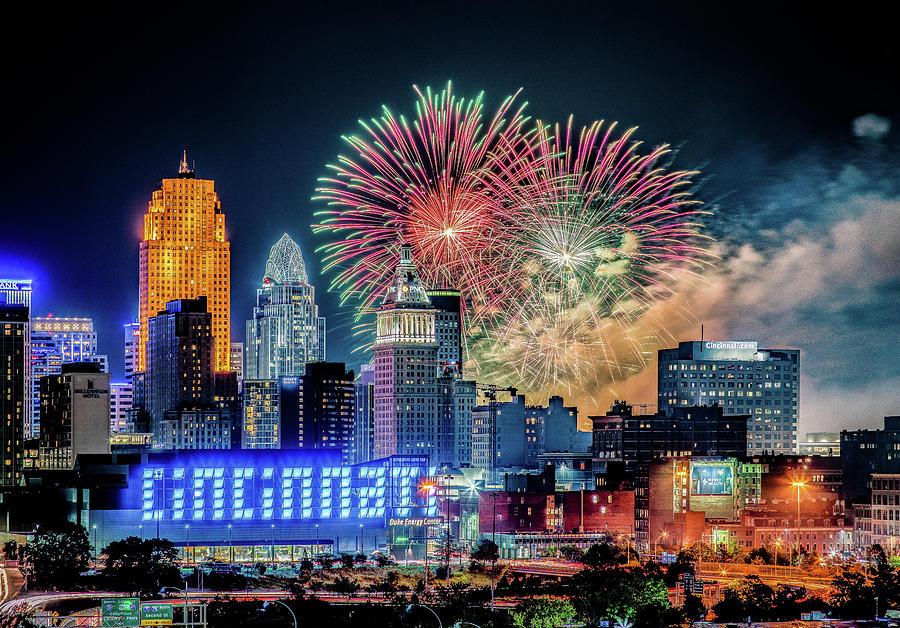 2019 WEBN Fireworks Cincinnati Ohio Skyline Photograph Photograph by Dave Morgan