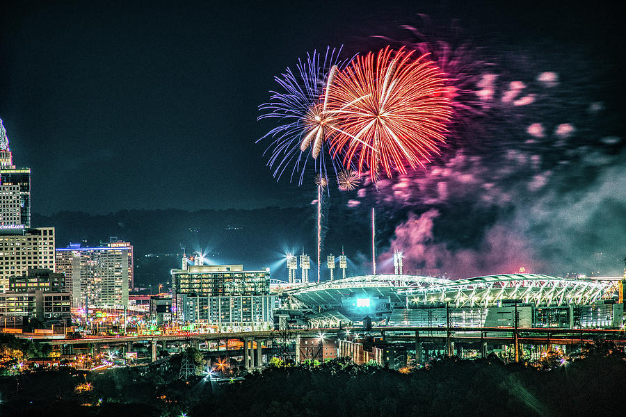 2021 WEBN Fireworks Cincinnati Ohio Skyline Photograph by Dave Morgan