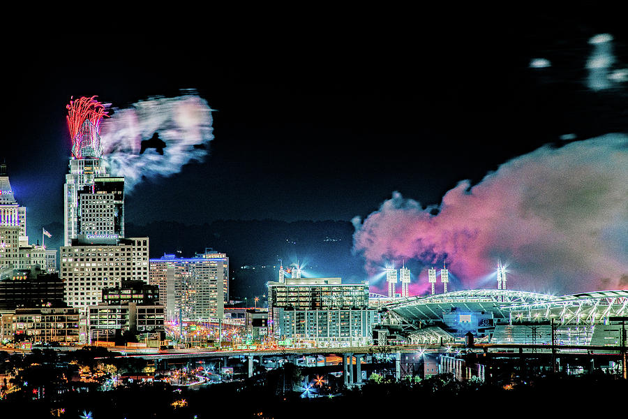 2021 WEBN Fireworks Cincinnati Ohio Skyline Photograph Photograph by Dave Morgan