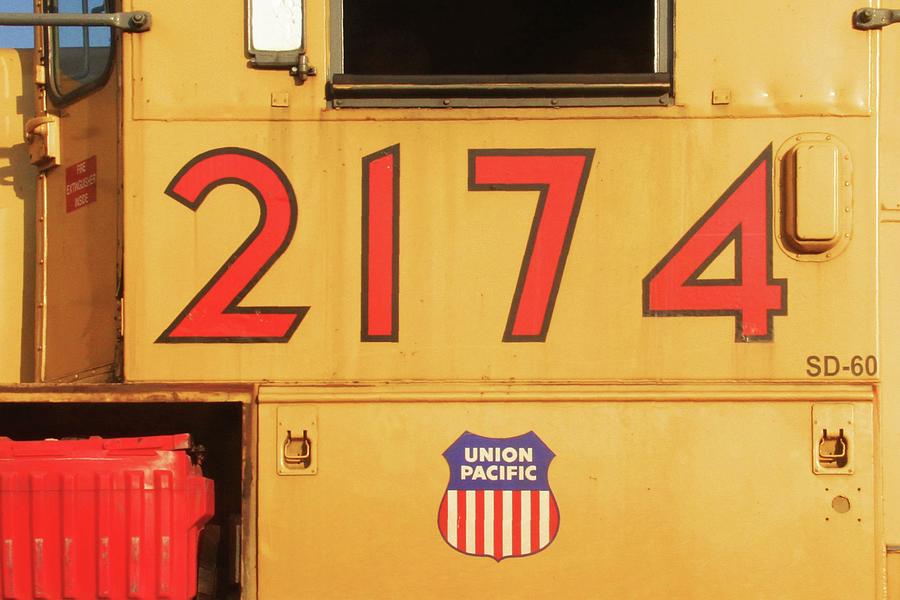 2174 Photograph by Russell Owens