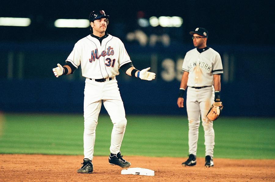 Mike Piazza #22 Photograph by The Sporting News