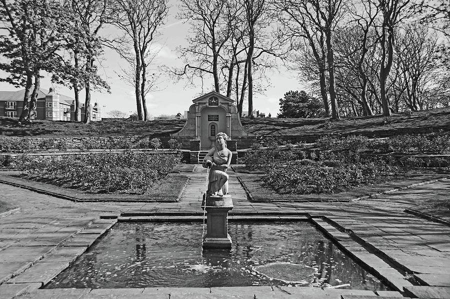 23-04-17  ST. ANNES. Ashton Park. Rose Garden Fountain. Photograph by Lachlan Main