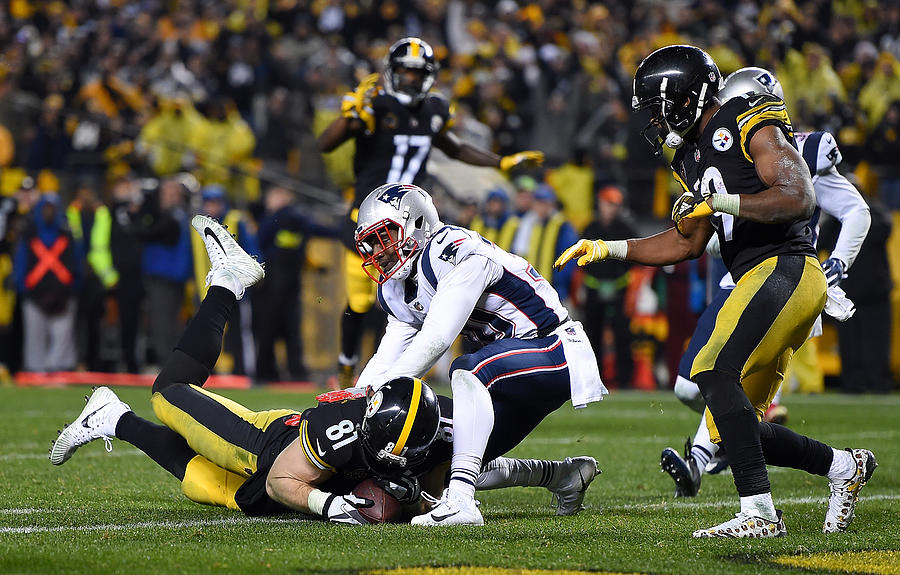 New England Patriots v Pittsburgh Steelers Photograph by Joe Sargent