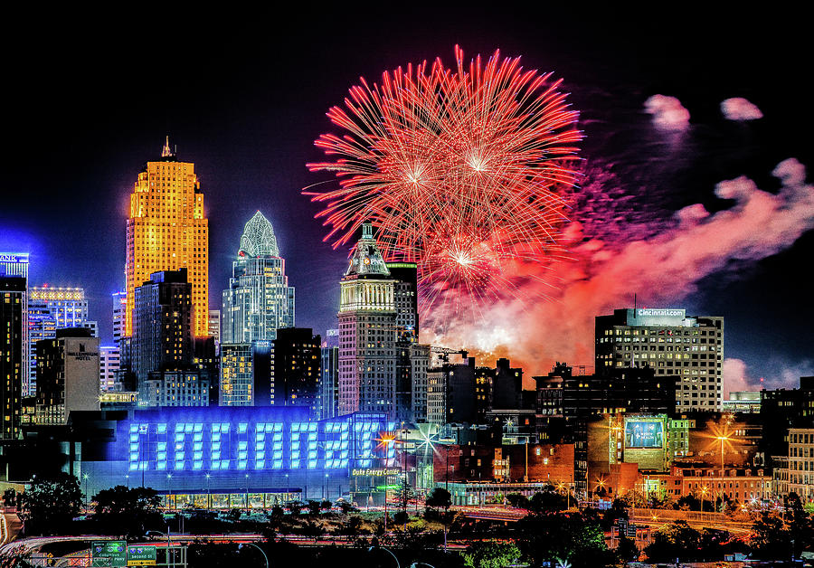 2019 WEBN Fireworks Cincinnati Ohio Skyline Photograph Photograph by Dave Morgan