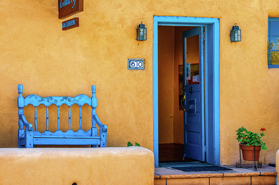 Doors, gardens, art along Santa Fe's Canyon Road - Digging