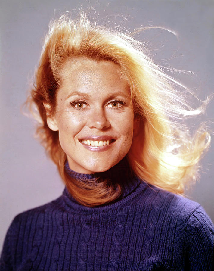ELIZABETH MONTGOMERY in BEWITCHED -1964-. #3 Photograph by Album
