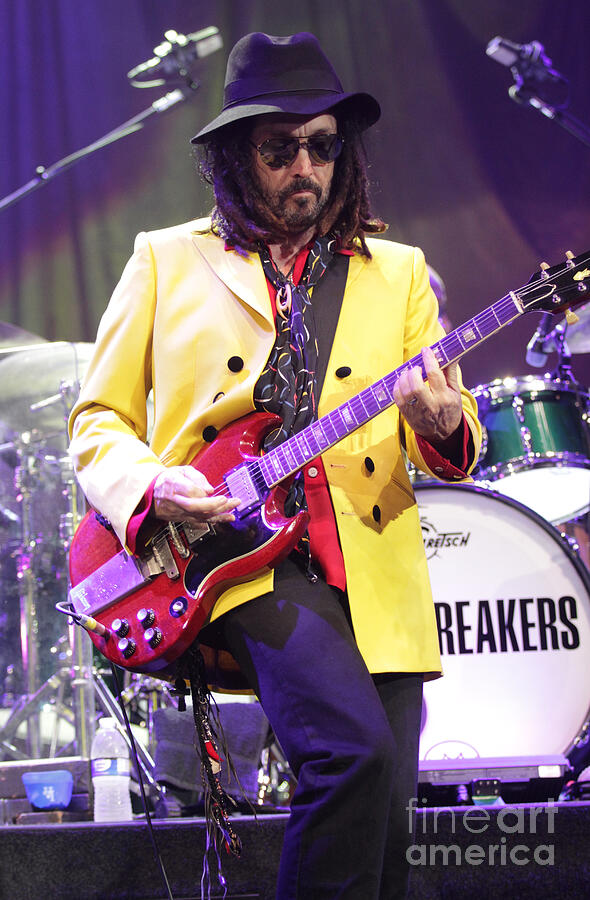 Mike Campbell - Tom Petty and The Heartbreakers Photograph by Concert ...