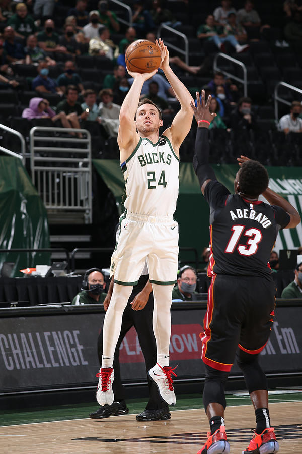 Pat Connaughton Photograph by Gary Dineen