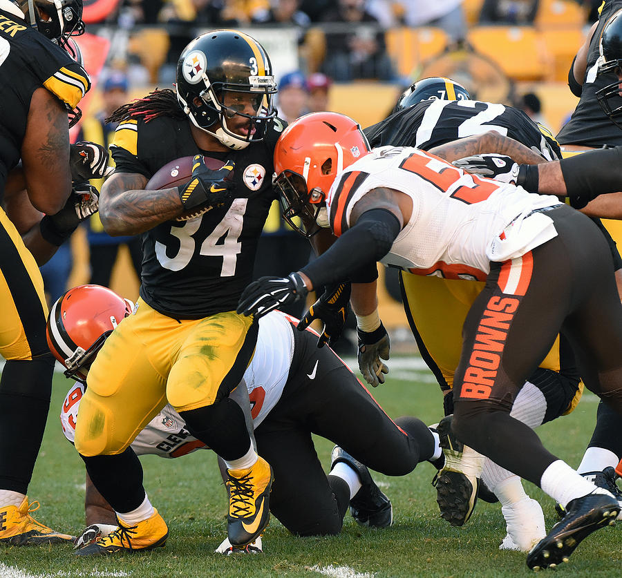 Cleveland Browns v Pittsburgh Steelers #35 Photograph by George Gojkovich