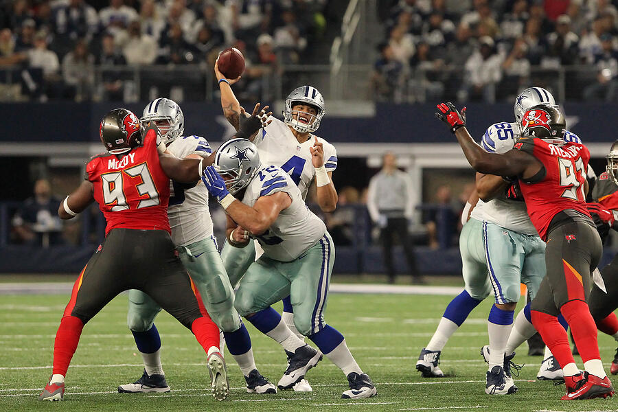 NFL: DEC 18 Buccaneers at Cowboys #37 Photograph by Icon Sportswire