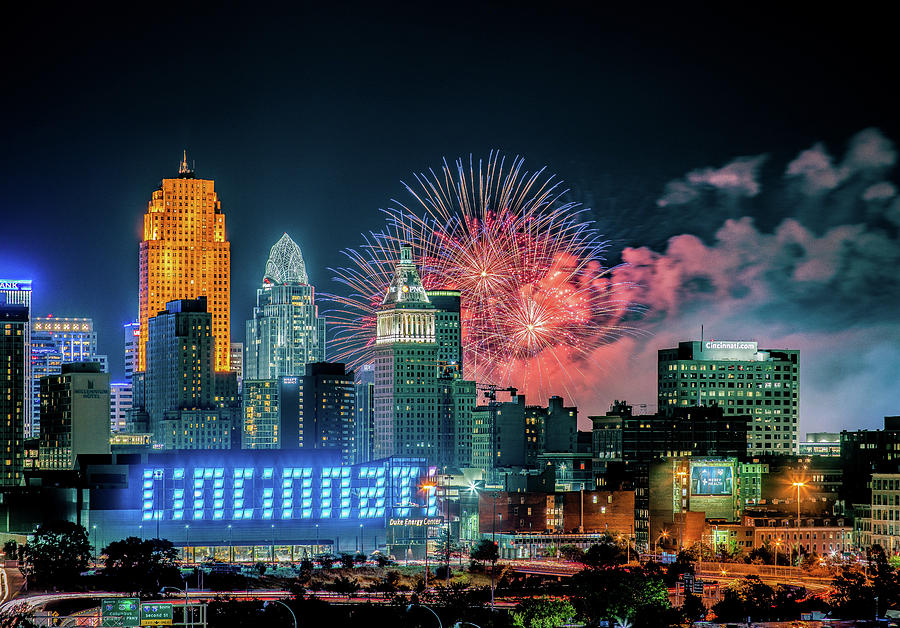 2019 WEBN Fireworks Cincinnati Ohio Skyline Photograph Photograph by