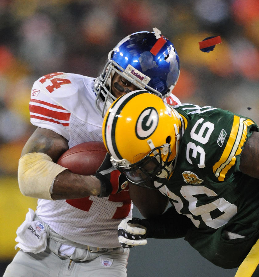 NFL: NY Giants Beat Green Bay 23-20 #4 Photograph by Sporting News Archive