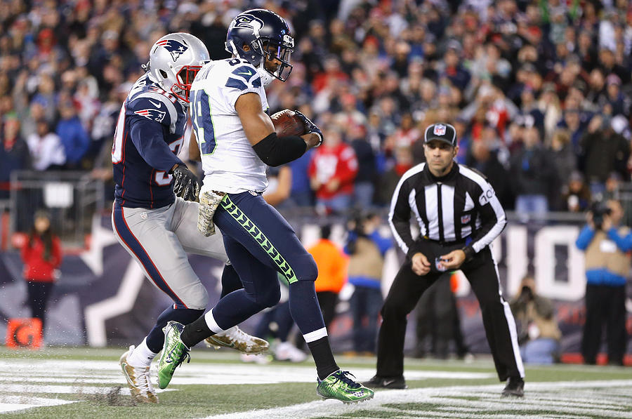 Seattle Seahawks v New England Patriots Photograph by Jim Rogash