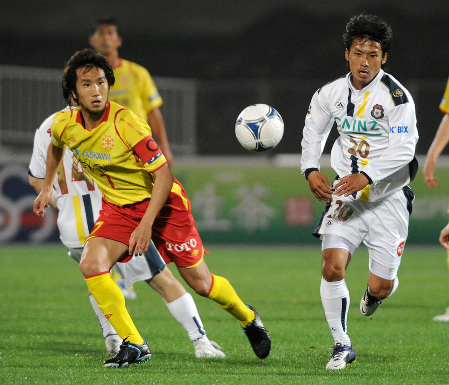 Thespa Kusatsu v Giravanz Kitakyushu - 2012 J.League 2 #4 Photograph by Masashi Hara
