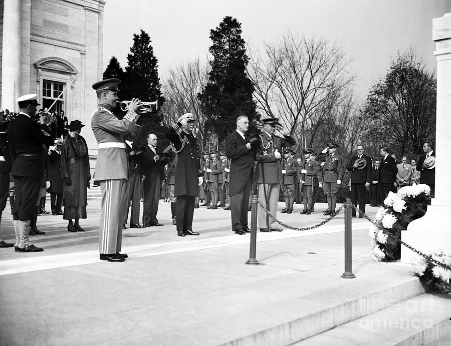 Franklin Delano Roosevelt Photograph by Granger - Fine Art America