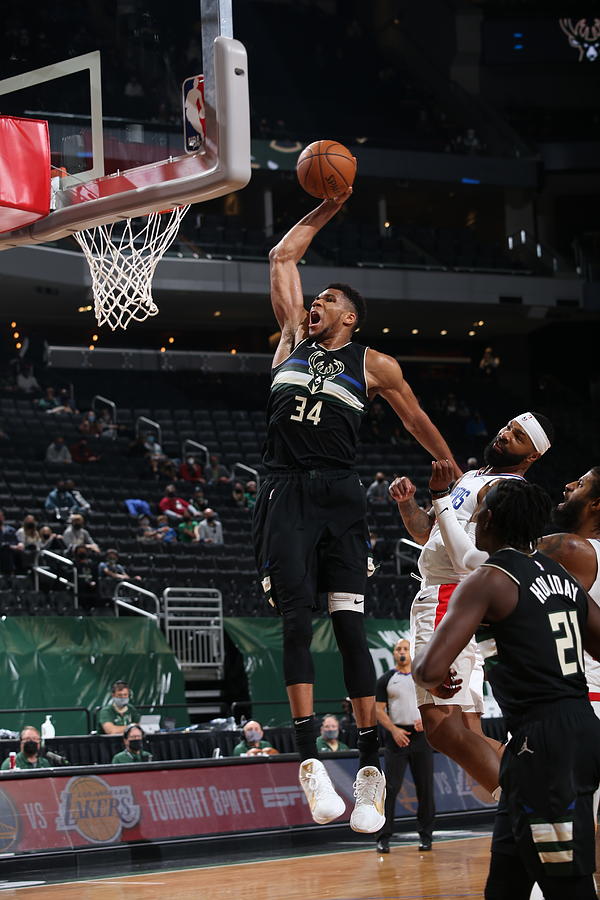 Giannis Antetokounmpo #49 Photograph by Gary Dineen