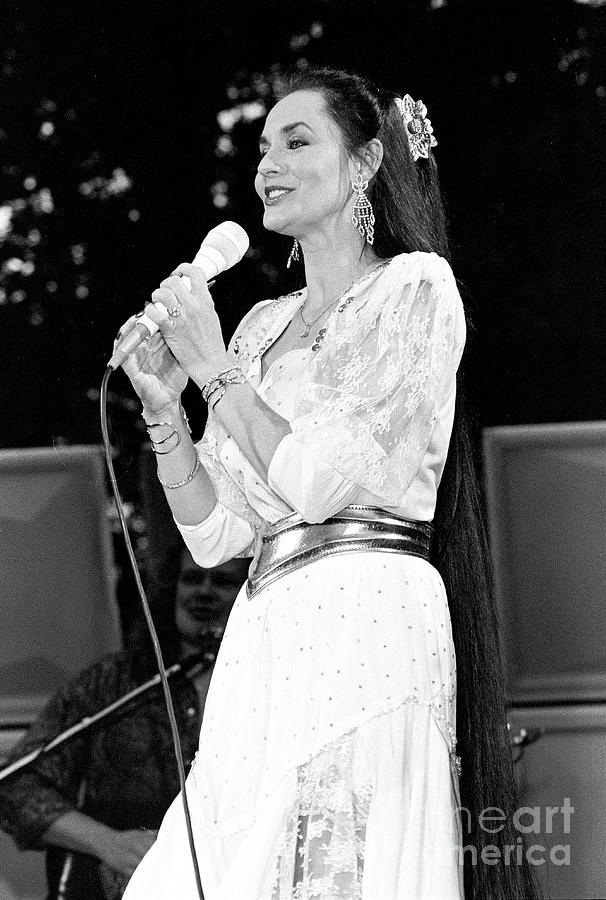 Crystal Gayle Photograph by Concert Photos Pixels