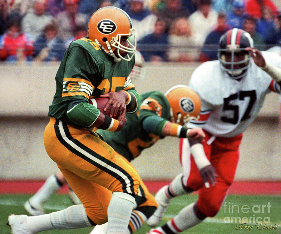 Edmonton Eskimos Football - Warren Moon 1982 Photograph by Terry