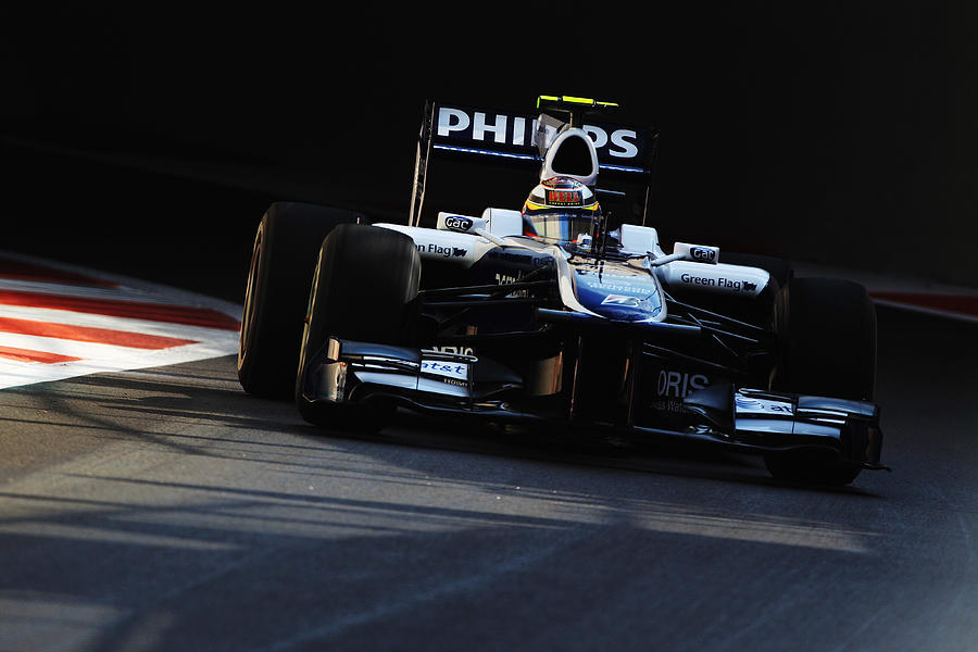 F1 Grand Prix of Abu Dhabi - Qualifying #5 Photograph by Mark Thompson