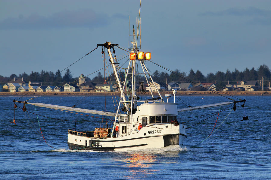 Ship SUMMERS (Fishing) Registered In Canada Vessel Details,, 58% OFF