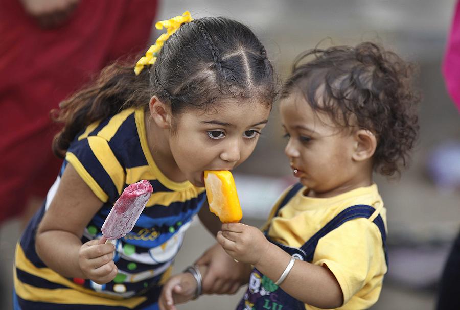 Heat Wave Hits Normal Life In North India Photograph by Hindustan Times Heat Wave Hits Normal Life In North India Photograph by Hindustan Times