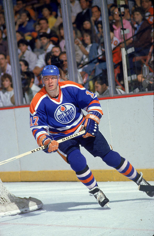 Jari Kurri Of The Edmonton Oilers #5 Photograph by B Bennett